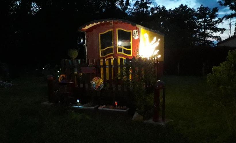 Bed and Breakfast La Roulotte Des Trois Arbres