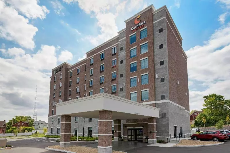 ホテル Comfort Suites Cincinnati University  Downtown