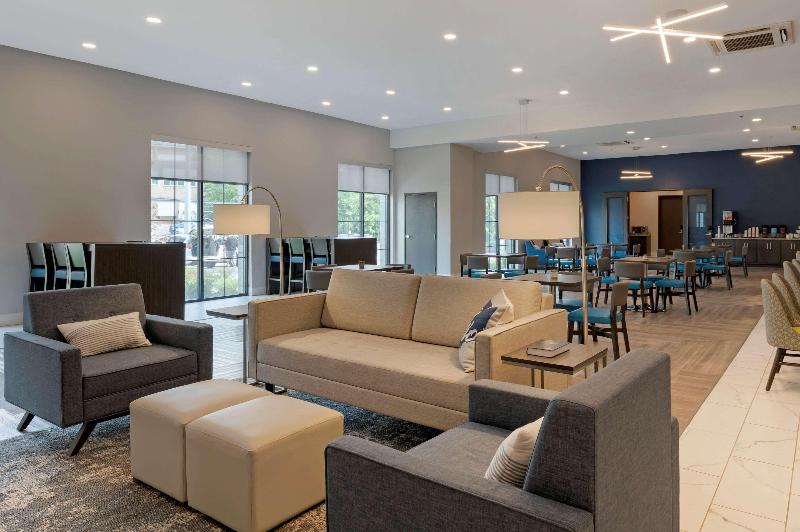 ホテル Comfort Suites Cincinnati University  Downtown