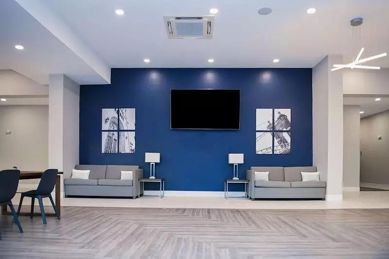 ホテル Comfort Suites Cincinnati University  Downtown