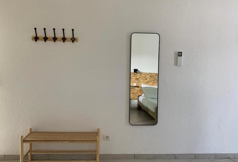 Отель Lou Castellas