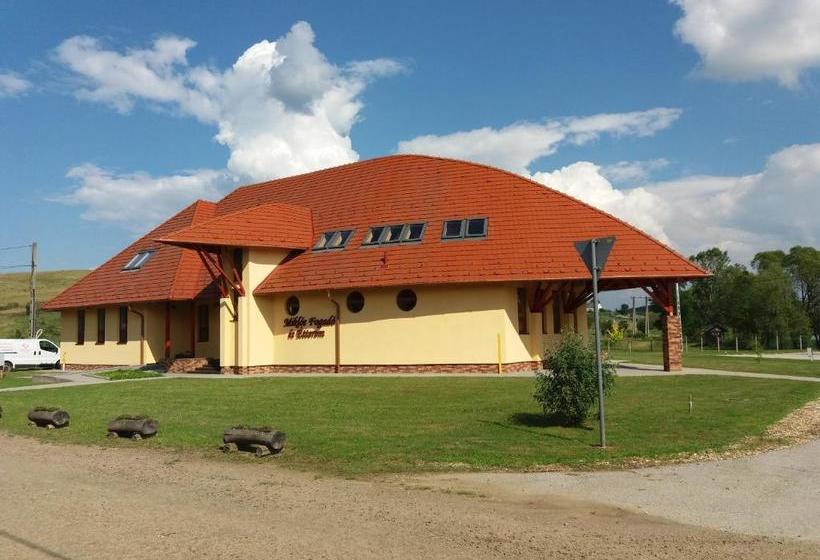 ユースホステル Miklós Fogadó és étterem