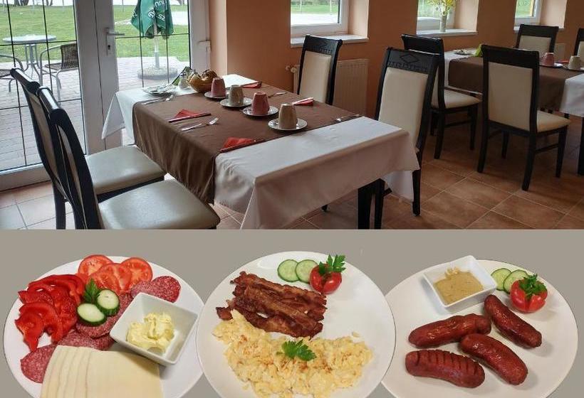 ユースホステル Miklós Fogadó és étterem