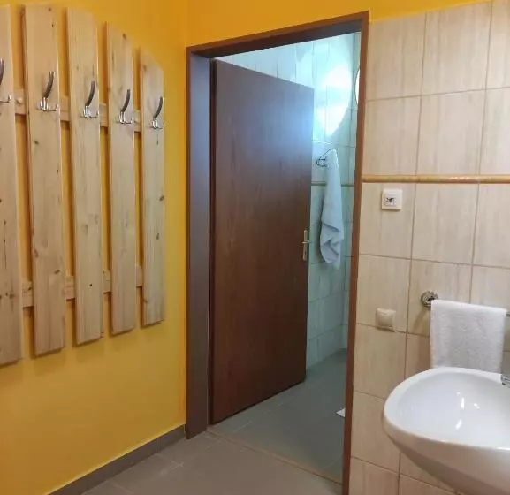 ユースホステル Miklós Fogadó és étterem