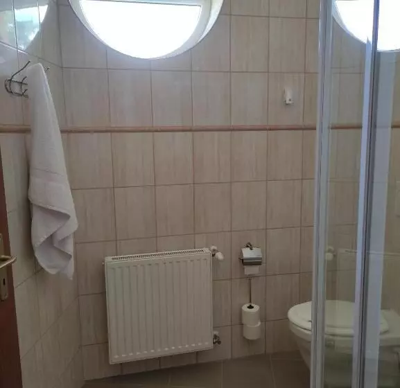 ユースホステル Miklós Fogadó és étterem