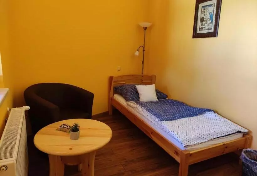 ユースホステル Miklós Fogadó és étterem