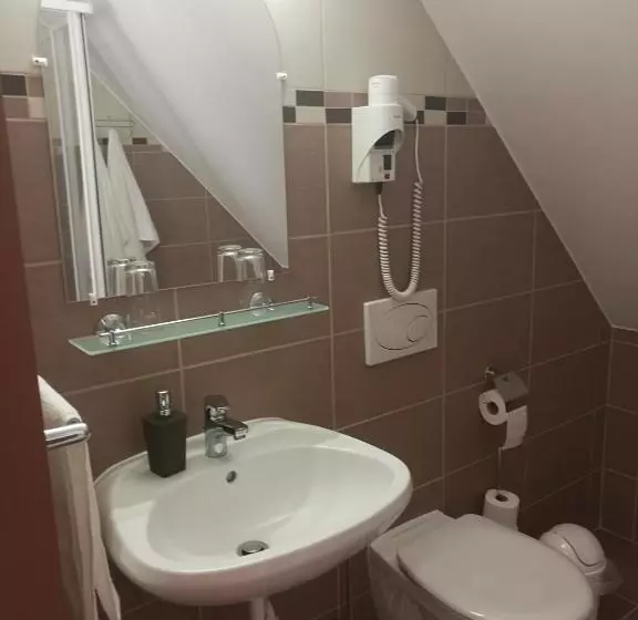 ユースホステル Miklós Fogadó és étterem