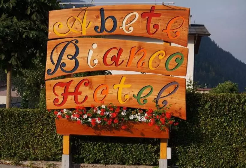 Hotelli Abete Bianco