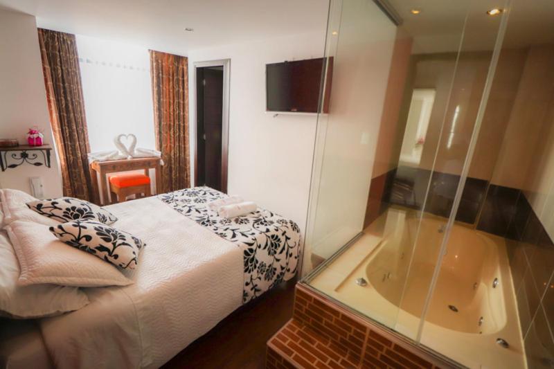 בית מלון כפרי Funza Plaza