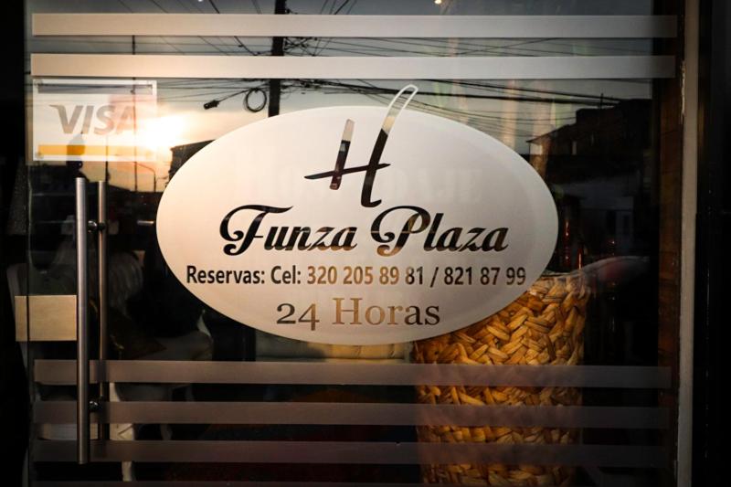 בית מלון כפרי Funza Plaza