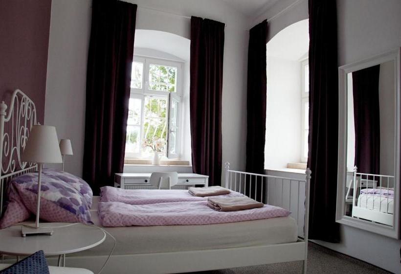 膳宿费 Penzion Zámek Rozsochatec