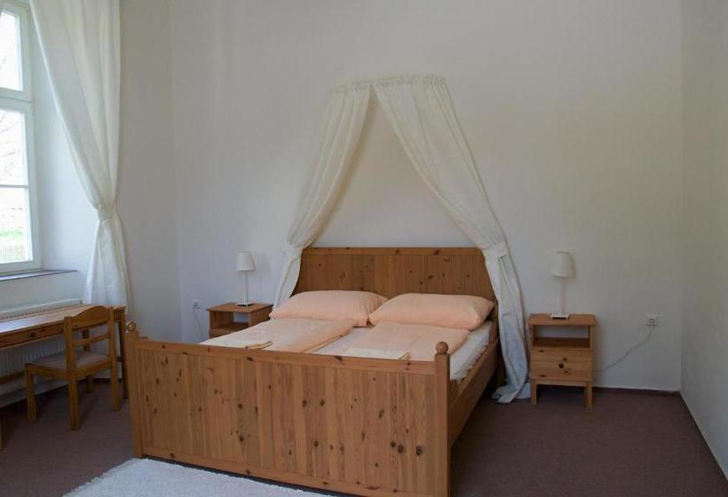 膳宿费 Penzion Zámek Rozsochatec