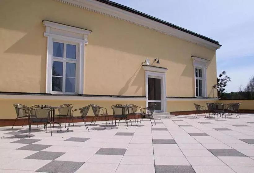 Majatalo Penzion Zámek Rozsochatec
