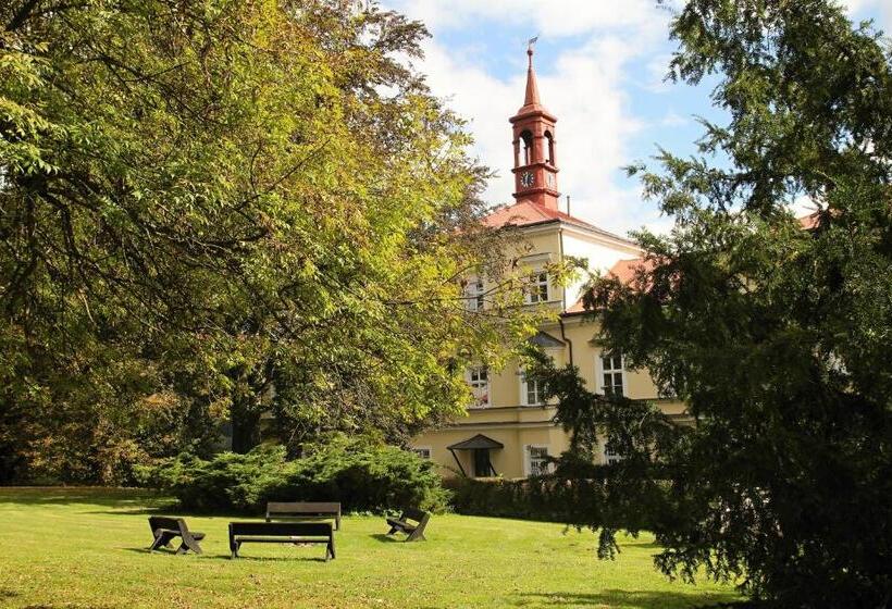 膳宿费 Penzion Zámek Rozsochatec