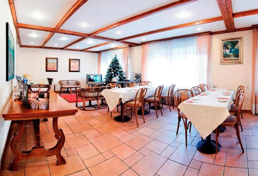 호텔 Antico Albergo Madonna