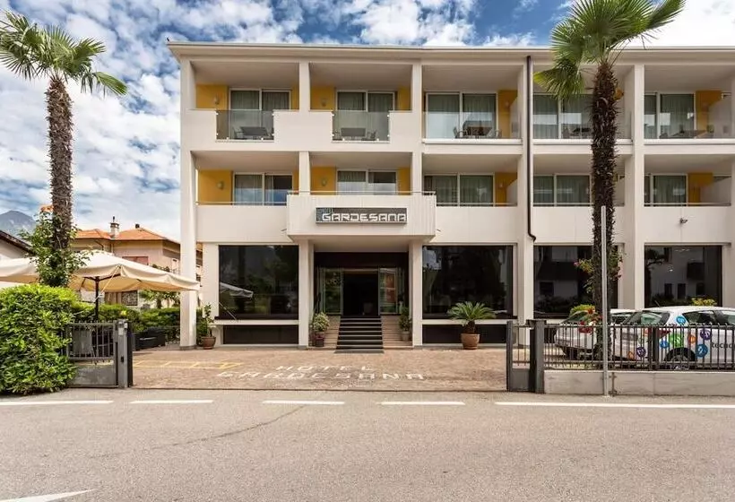 Отель Gardesana