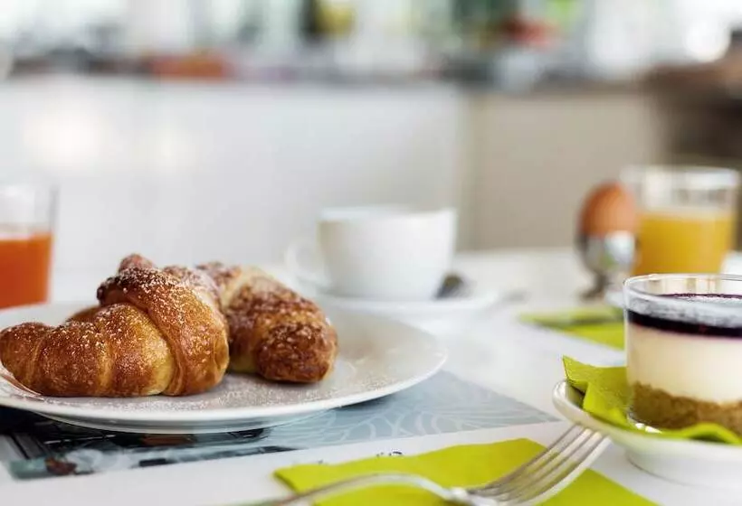 Отель Ibis Styles Bari Giovinazzo