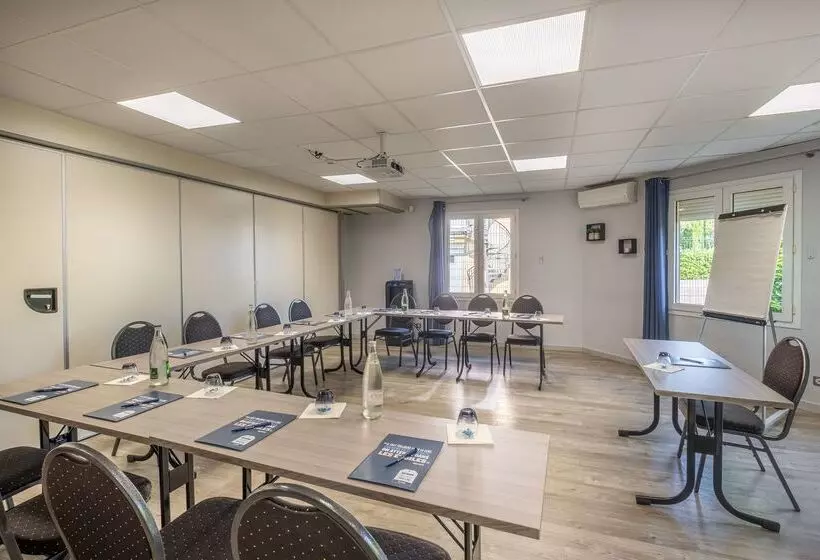 هتل Kyriad Lyon Est Bron Eurexpo Le Cottage