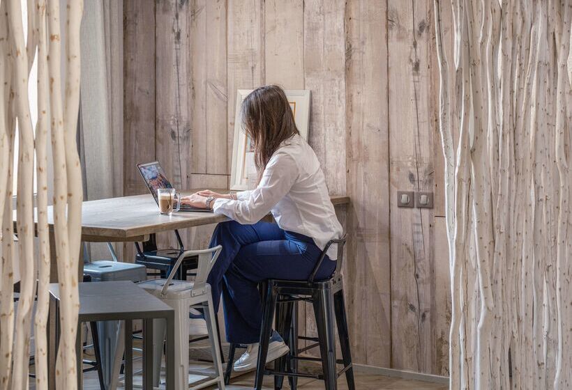 هتل Kyriad Lyon Est Bron Eurexpo Le Cottage