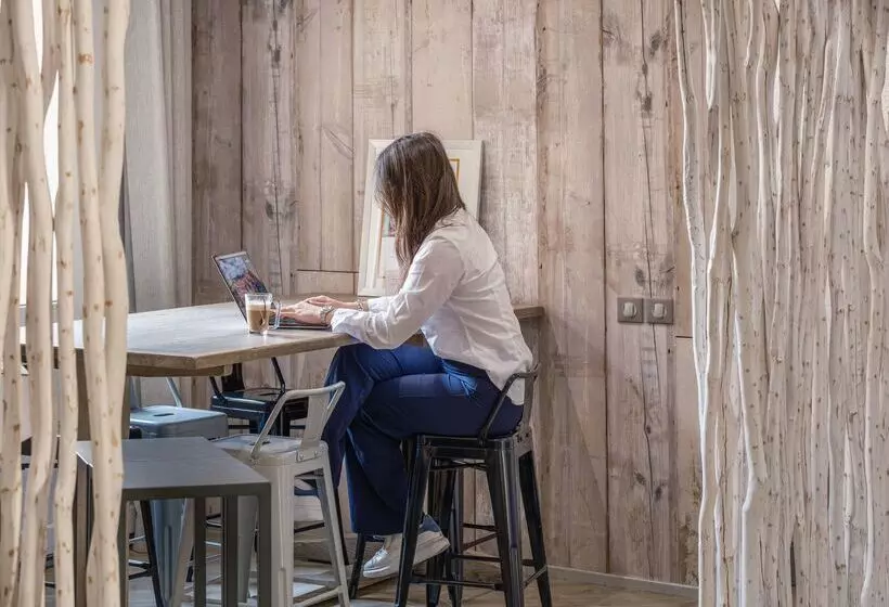 هتل Kyriad Lyon Est Bron Eurexpo Le Cottage