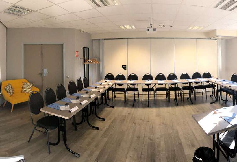 هتل Kyriad Lyon Est Bron Eurexpo Le Cottage