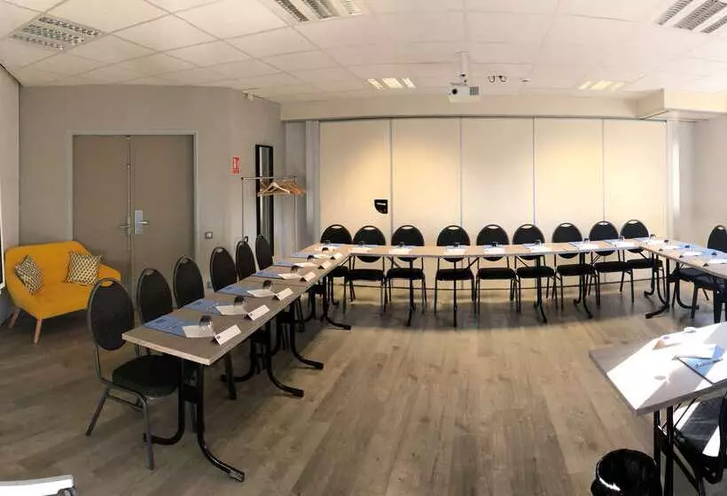 هتل Kyriad Lyon Est Bron Eurexpo Le Cottage