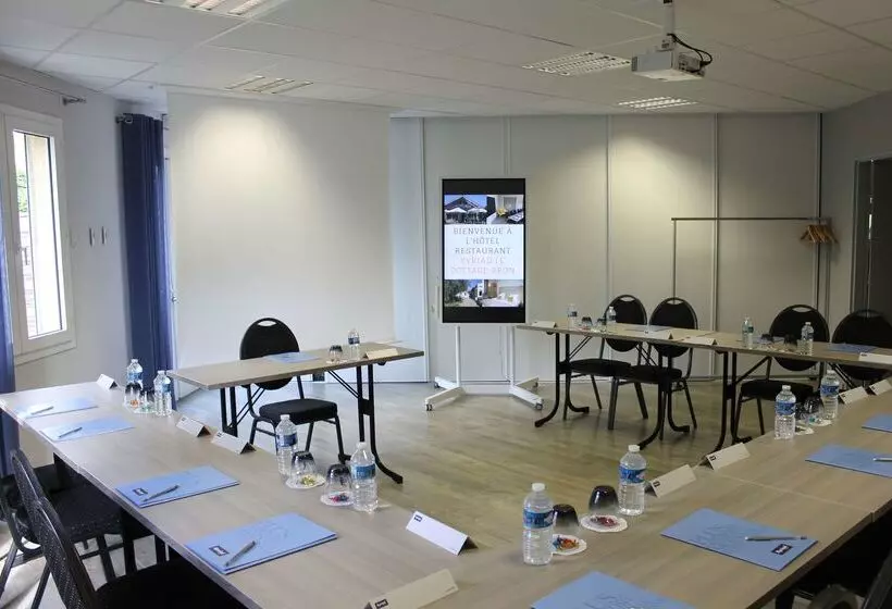 هتل Kyriad Lyon Est Bron Eurexpo Le Cottage