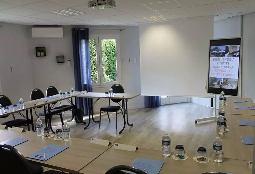 هتل Kyriad Lyon Est Bron Eurexpo Le Cottage