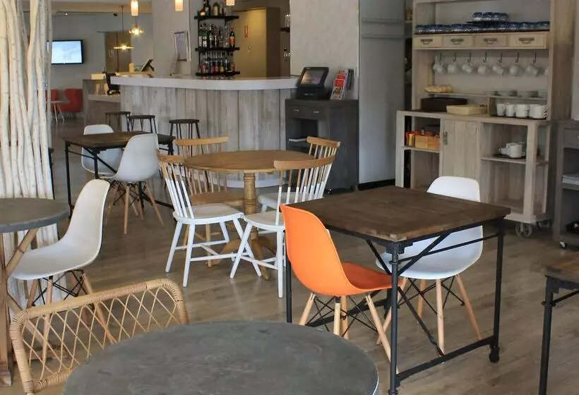 هتل Kyriad Lyon Est Bron Eurexpo Le Cottage