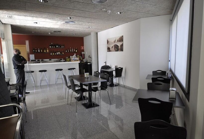 فندق Palau De Girona