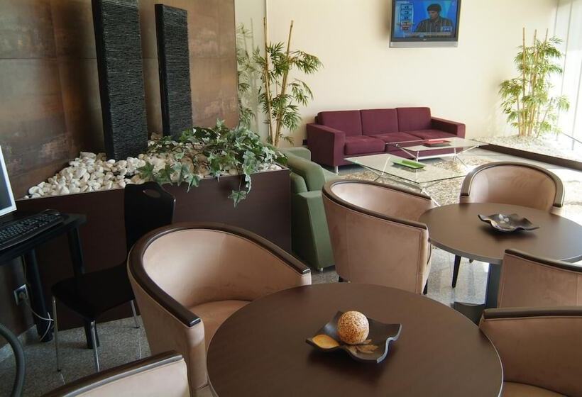 فندق Palau De Girona