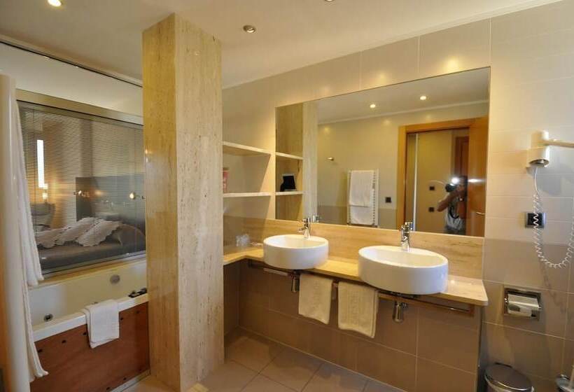 فندق Palau De Girona