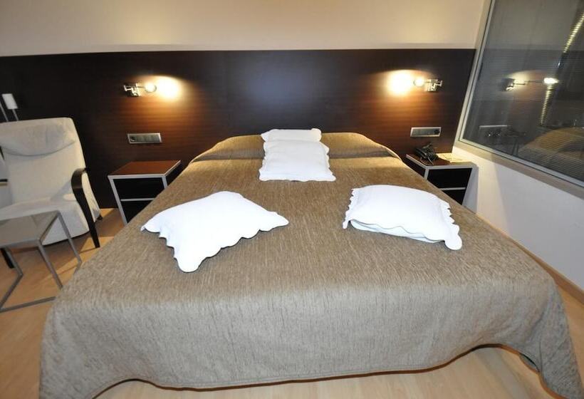 فندق Palau De Girona