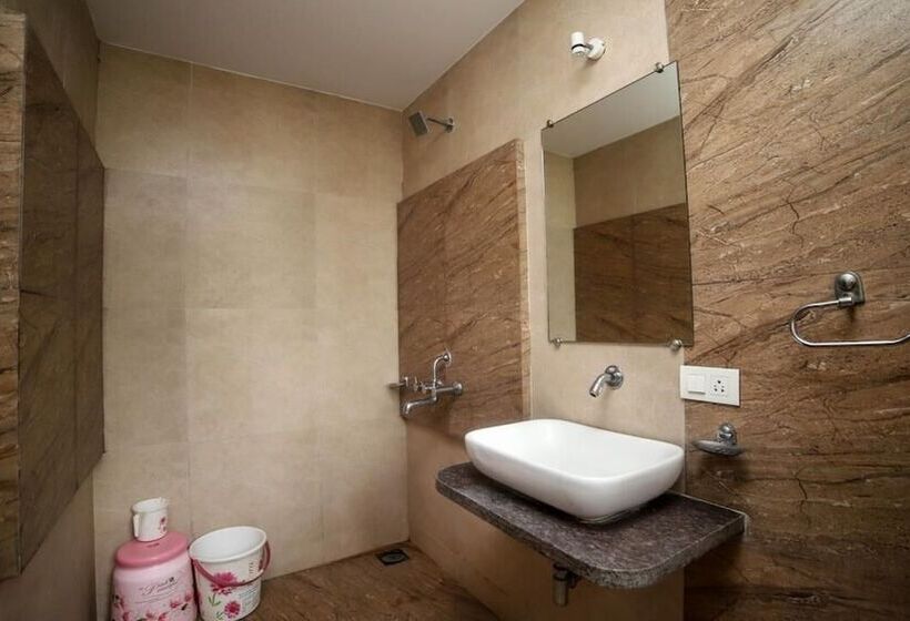 酒店 Seashell Beach Resort