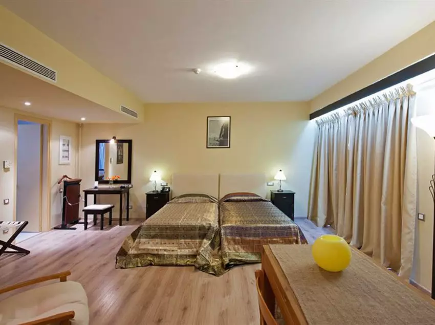 فندق Efplias Apartments And Suites