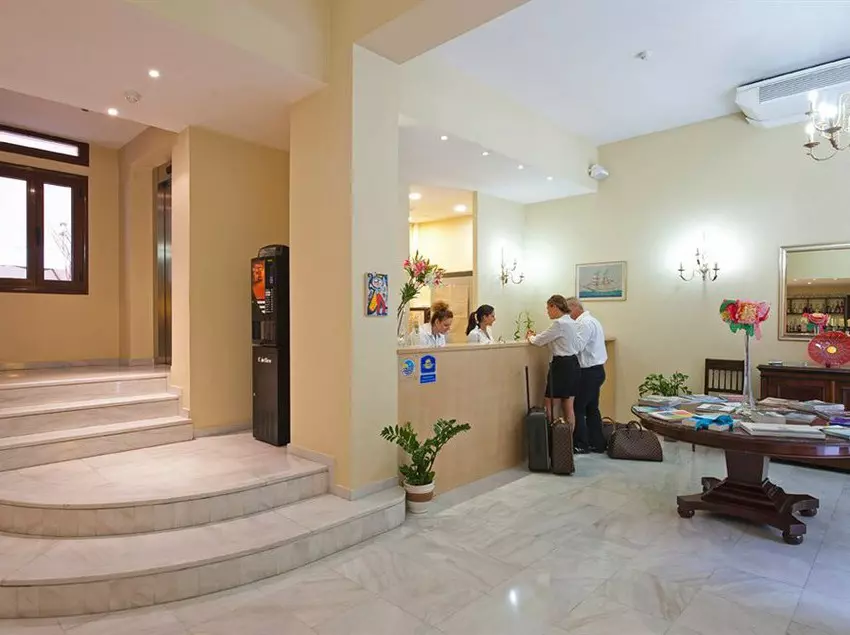 فندق Efplias Apartments And Suites