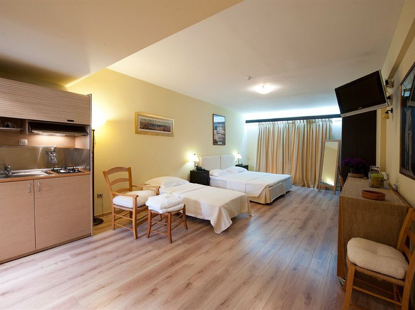 Отель Efplias  Apartments And Suites