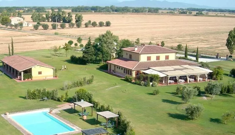 فندق Agriturismo Giuncola E Granaiolo