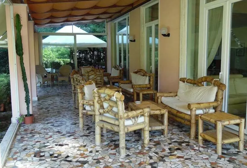 Отель Mediterraneo