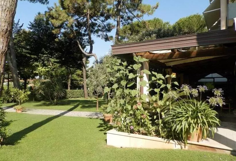 Отель Mediterraneo