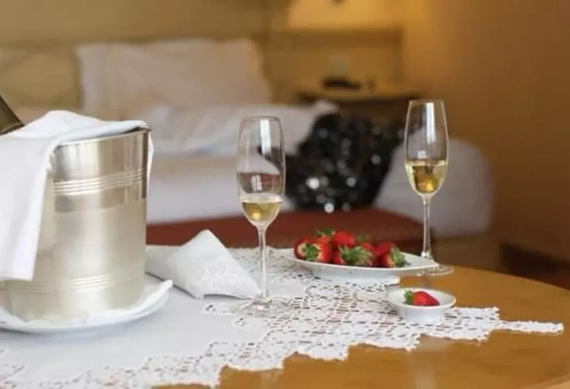 בית מלון כפרי Alpen Suite