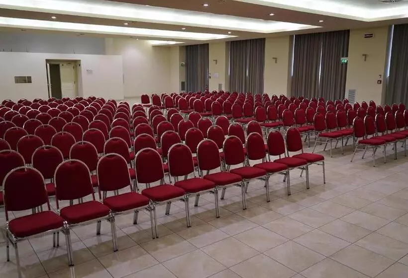 هتل Cremona Palace