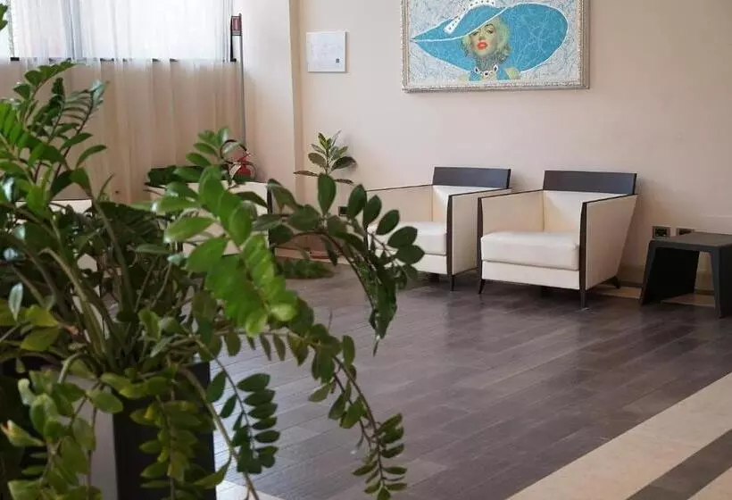 هتل Cremona Palace