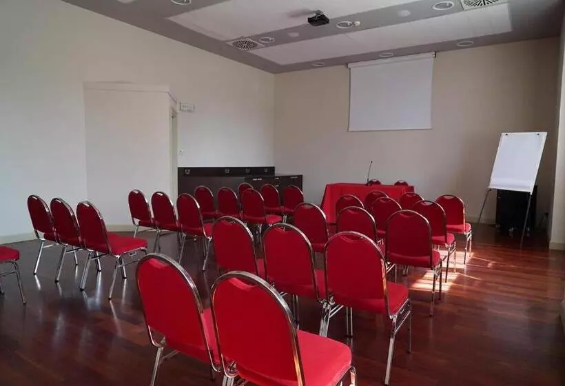 هتل Cremona Palace