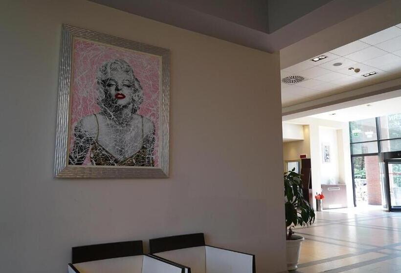 호텔 Cremona Palace