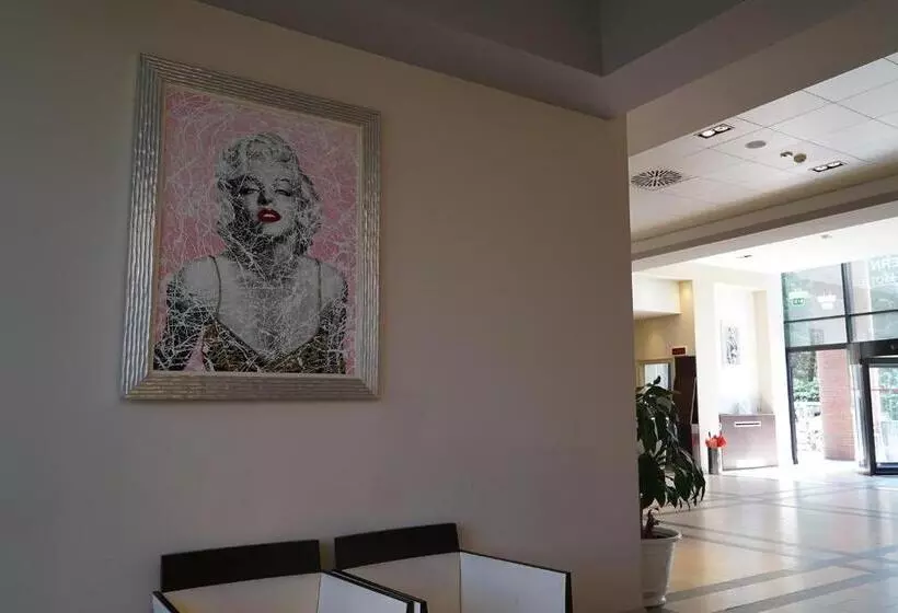 هتل Cremona Palace