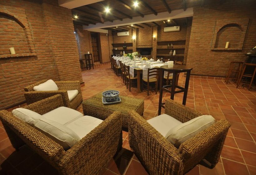 El Vino Hotel & Suites