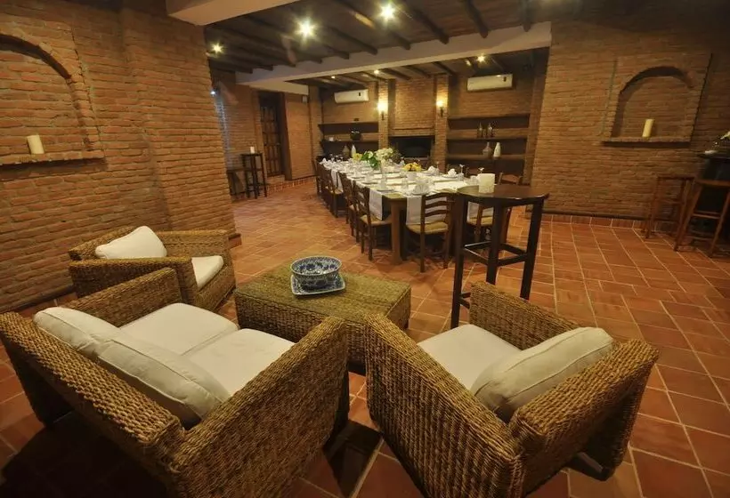 El Vino Hotel & Suites