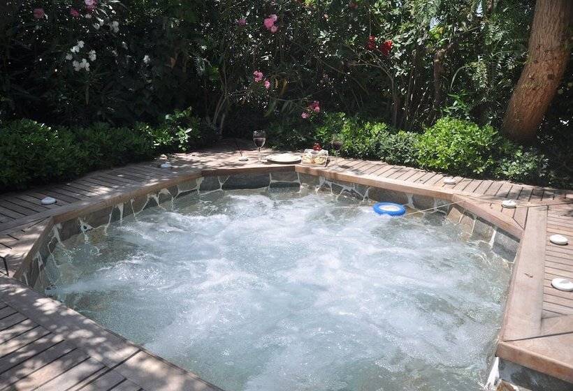 El Vino Hotel & Suites