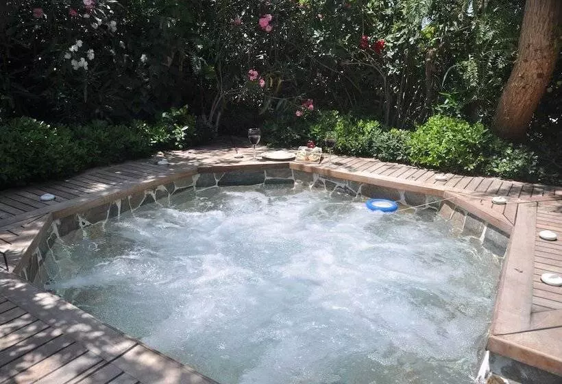 El Vino Hotel & Suites